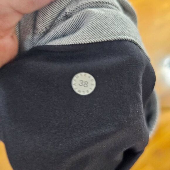 Lululemon Commission Short Relaxed Mens Size 38 Gray - Picture 7 of 8